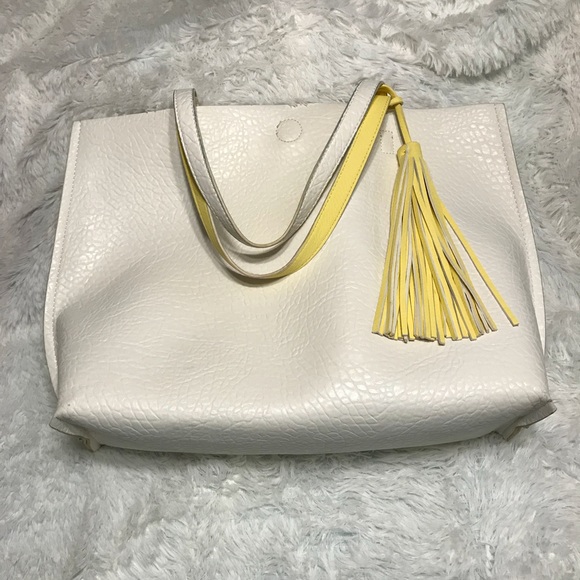 Large Tote with Tassel - Picture 1 of 8